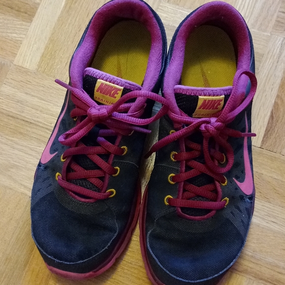 Nike shoes - Picture 2 of 6